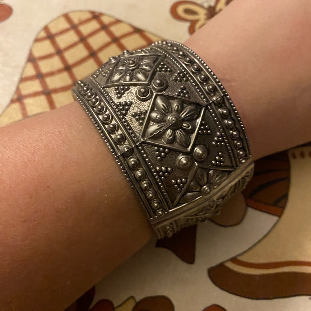 Elegant Silver Floral Cuff Bracelet